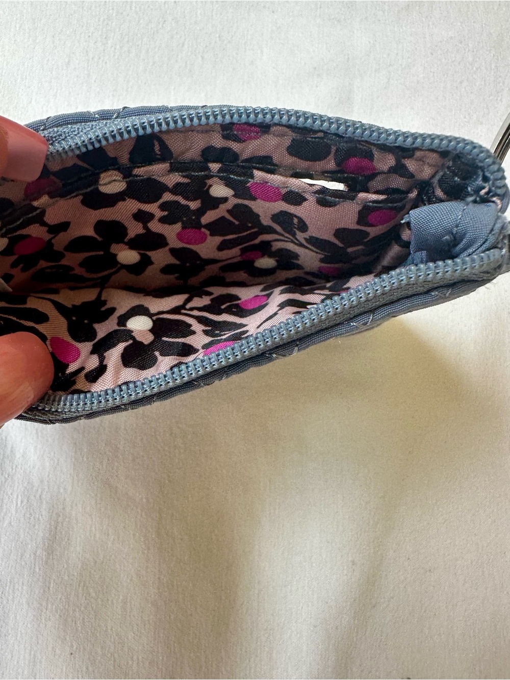VERA BRADLEY Blue Quilted Zip ID Case Keychain Card Holder Wallet NWOT Floral ID - Picture 3 of 5